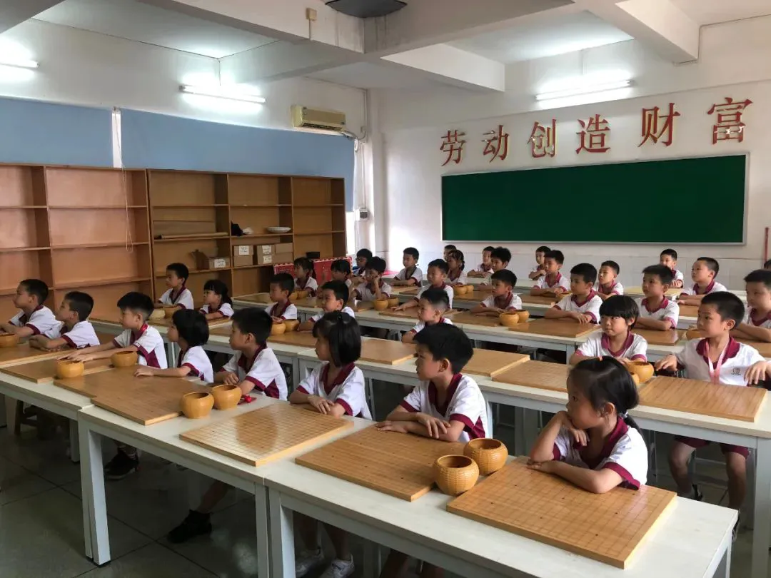 业余篮球爱好者在哪里可以找到表演赛资源_1